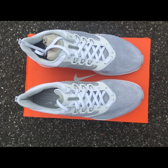 Nike Strike Running Shoes - Picture 3 of 6